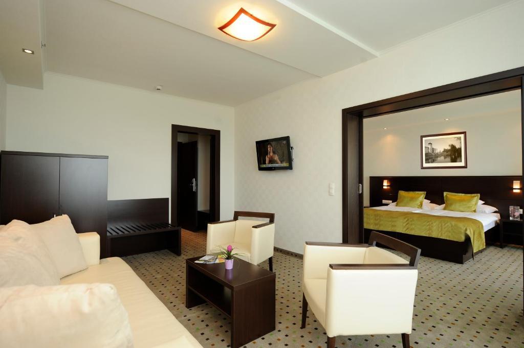 Hunguest Hotel Gyula Exterior photo
